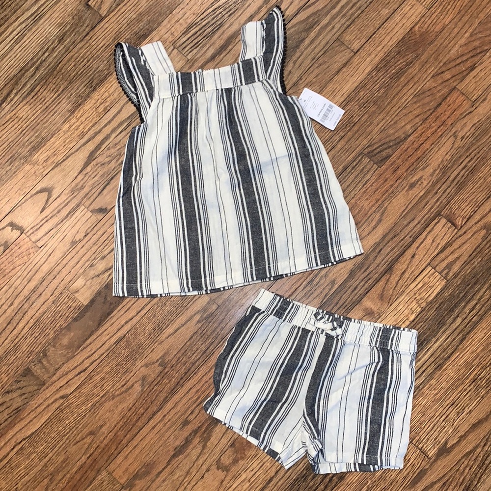 Carters 4T girls black and white stripe linen outfit.  Adorable!  NWT.